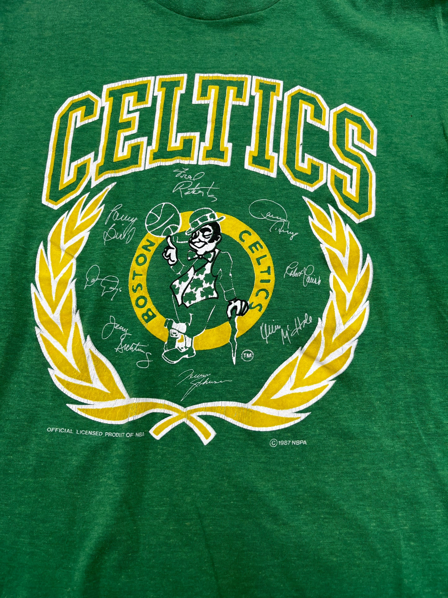 Vintage 1987 NBA Boston Celtics Name/Logo Team Crest Graphic Tee Size M